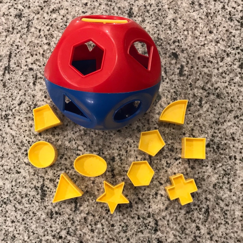 Tupperware Shape-O Shape Sorting Ball Toy - Picture 2 of 3